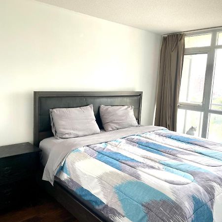 Three Br Condo Step To Cn Tower Rogers Center With Free Parking Торонто Экстерьер фото