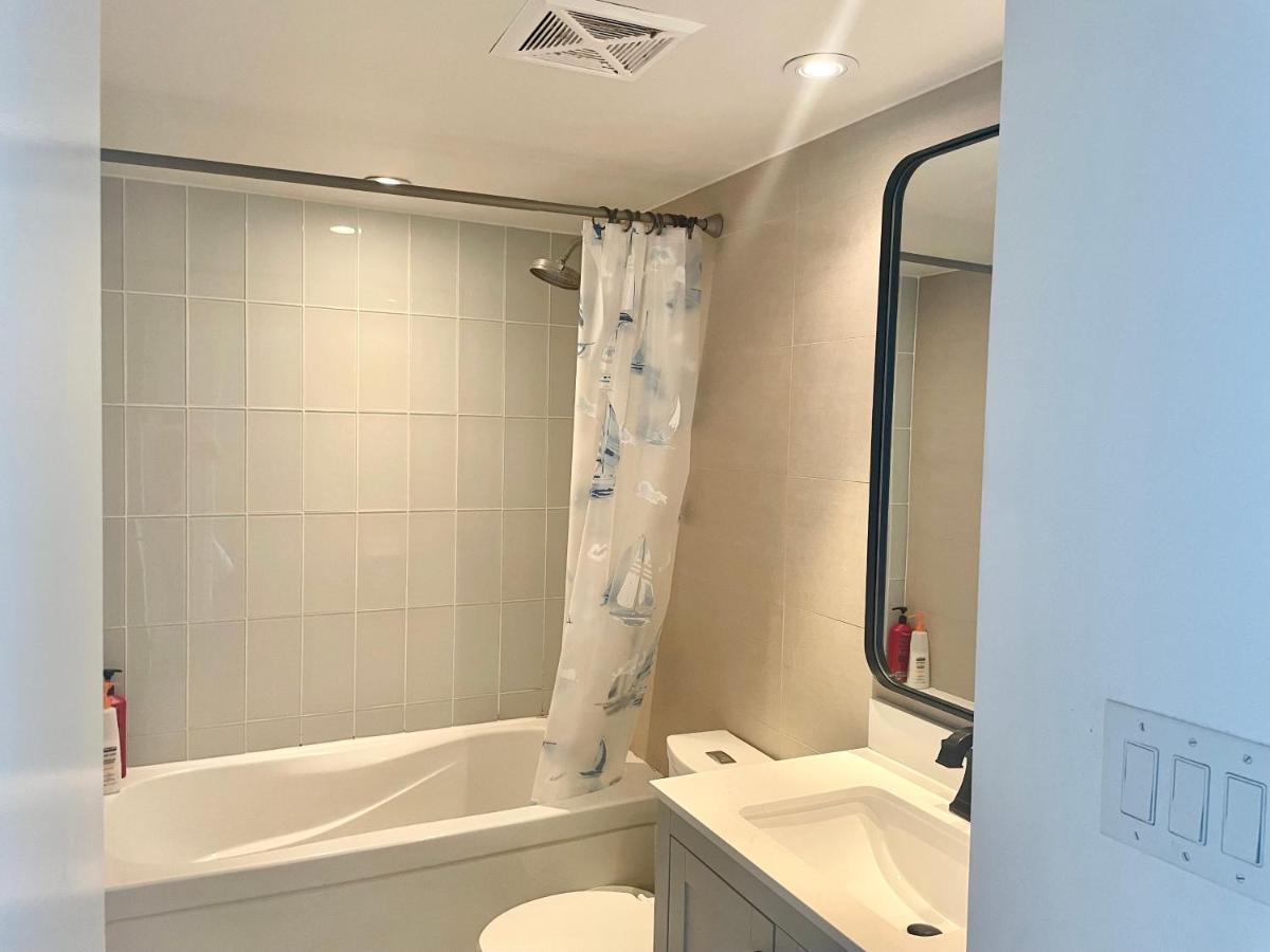 Three Br Condo Step To Cn Tower Rogers Center With Free Parking Торонто Экстерьер фото