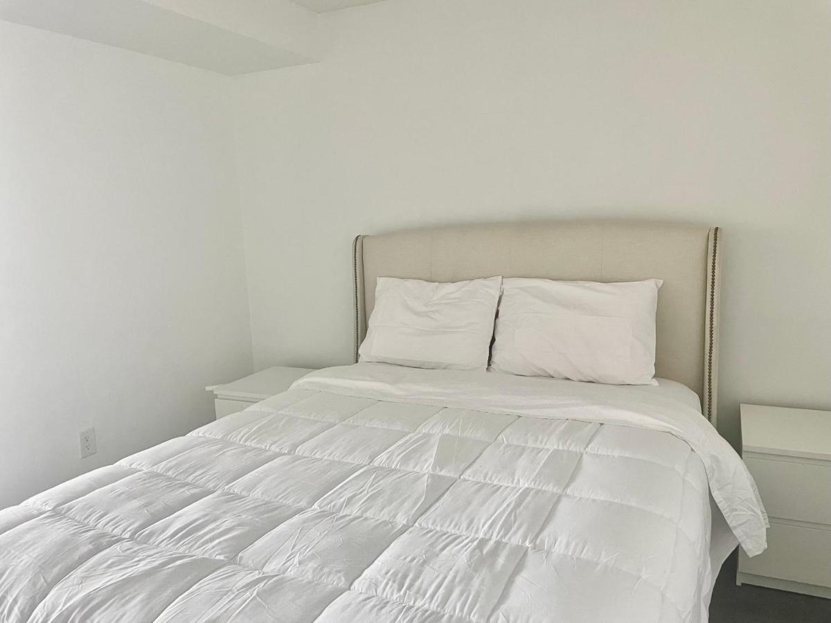 Three Br Condo Step To Cn Tower Rogers Center With Free Parking Торонто Экстерьер фото