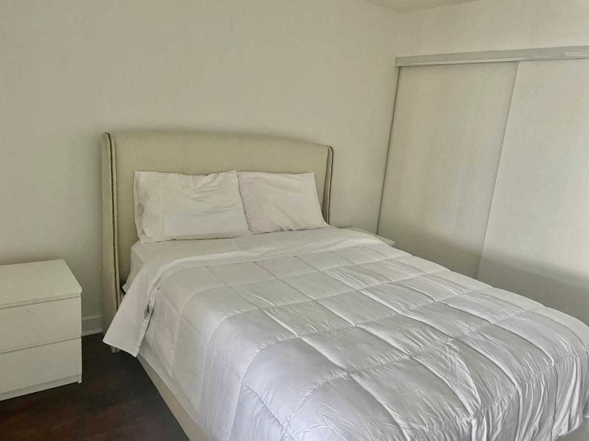 Three Br Condo Step To Cn Tower Rogers Center With Free Parking Торонто Экстерьер фото