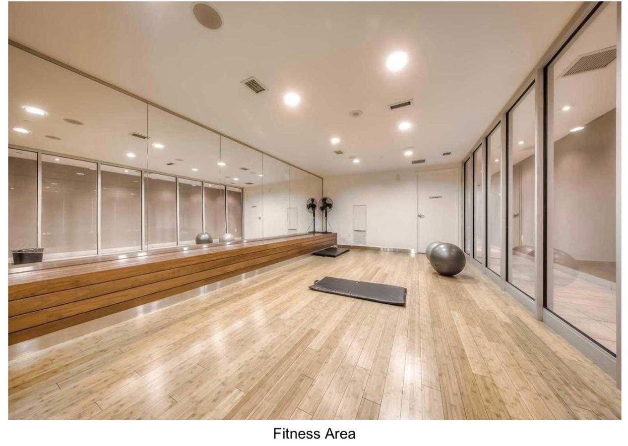 Three Br Condo Step To Cn Tower Rogers Center With Free Parking Торонто Экстерьер фото