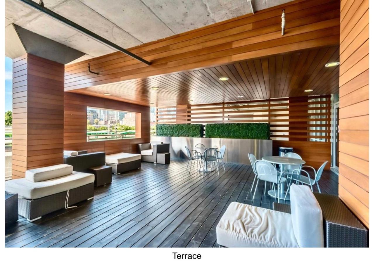 Three Br Condo Step To Cn Tower Rogers Center With Free Parking Торонто Экстерьер фото